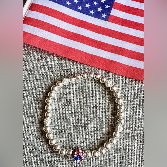New 8" Patriotic America USA Flag Shimmer Crystal Beaded Stretch Bracelet - Picture 3 of 4